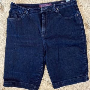 🌟Gloria Vanderbilt Bermuda jean short